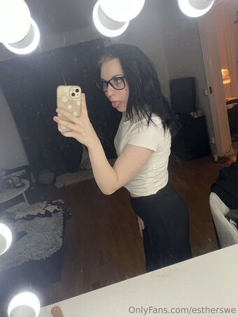 estherswe Голи Изтичания OnlyFans Снимки 2