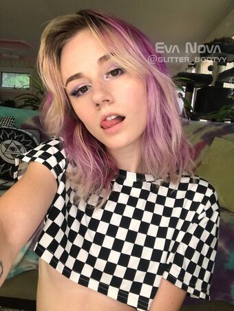 Eva Nova Голи Изтичания OnlyFans Снимки 6