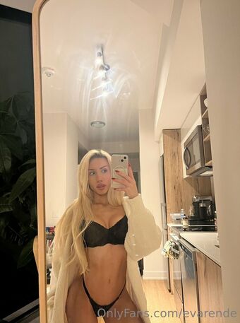 Eva Rende Голи Изтичания OnlyFans Снимки 16