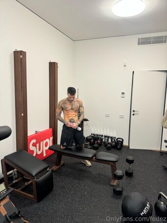 fedez Голи Изтичания OnlyFans Снимки 5