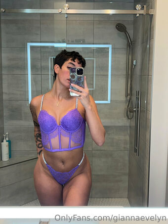 Gianna Evelyn Голи Изтичания OnlyFans Снимки 43