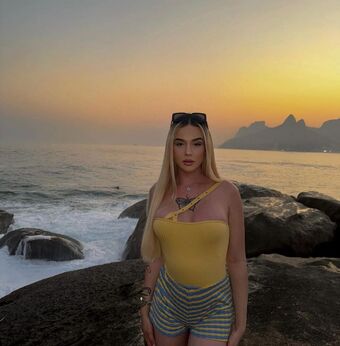 Hillary Голи Изтичания OnlyFans Снимки 8