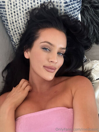 Ines Basic Голи Изтичания OnlyFans Снимки 7