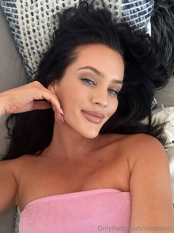 Ines Basic Голи Изтичания OnlyFans Снимки 9