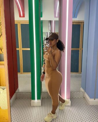 Isaury Calvo Голи Изтичания OnlyFans Снимки 9