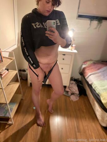 itsjunebug_ Голи Изтичания OnlyFans Снимки 32