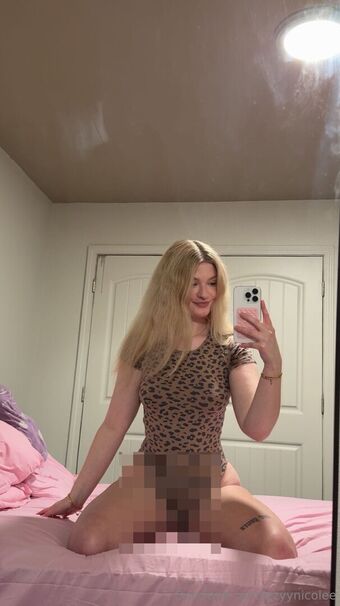 izzyynicolee Голи Изтичания OnlyFans Снимки 17