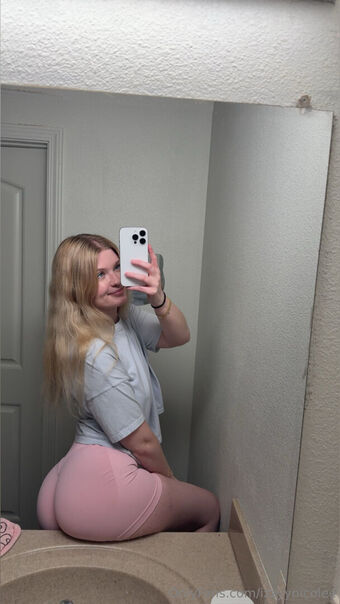 izzyynicolee Голи Изтичания OnlyFans Снимки 22