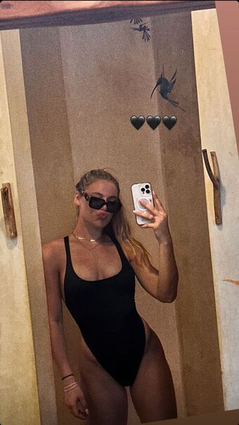 Jutta Leerdam Голи Изтичания OnlyFans Снимки 9