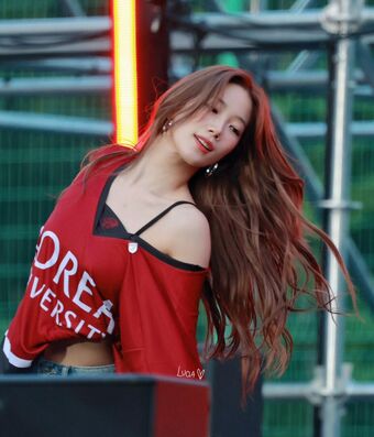 Kazuha Nakamura 中村 一葉