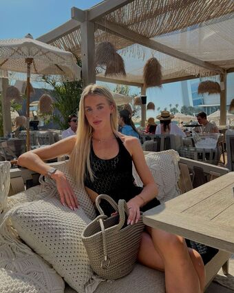 Keely Hodginkinson Голи Изтичания OnlyFans Снимки 3