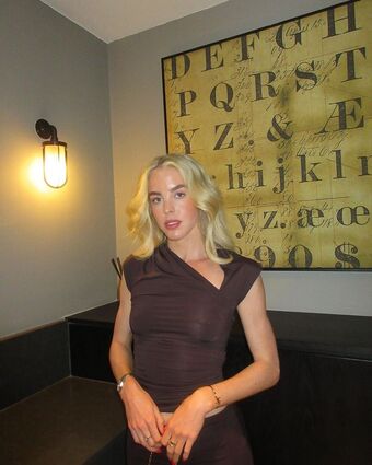 Keely Hodginkinson Голи Изтичания OnlyFans Снимки 14