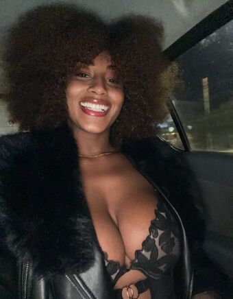 Lailasantiago Голи Изтичания OnlyFans Снимки 10