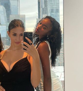 Leilani Azalea Голи Изтичания OnlyFans Снимки 38