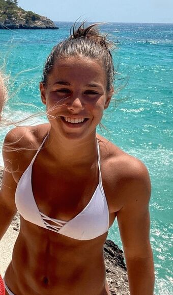 Lena Oberdorf Голи Изтичания OnlyFans Снимки 26