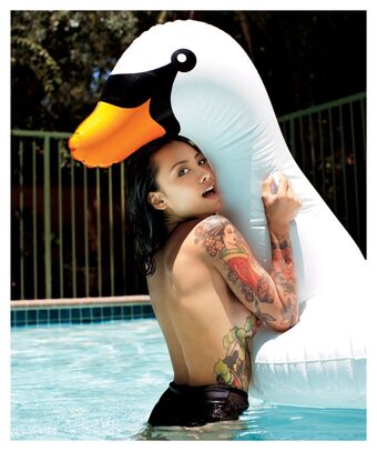 Levy Tran Голи Изтичания OnlyFans Снимки 6