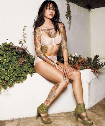 Levy Tran Голи Изтичания OnlyFans Снимки 16