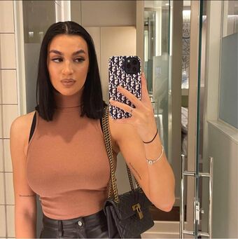 Lilly Walker Голи Изтичания OnlyFans Снимки 1