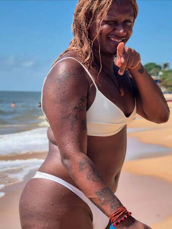 Liniker Голи Изтичания OnlyFans Снимки 1