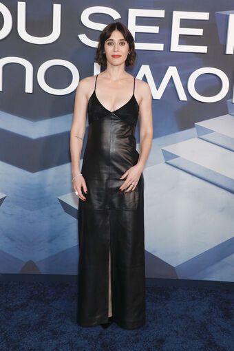 Lizzy Caplan Голи Изтичания OnlyFans Снимки 58