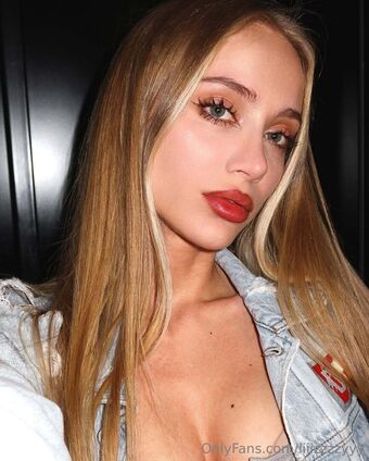 Lizzy Голи Изтичания OnlyFans Снимки 46
