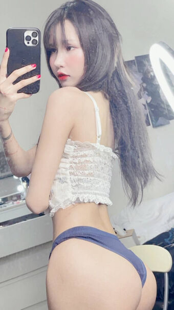 Llthvalo Голи Изтичания OnlyFans Снимки 4