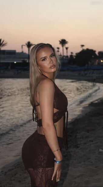 Loa Голи Изтичания OnlyFans Снимки 10