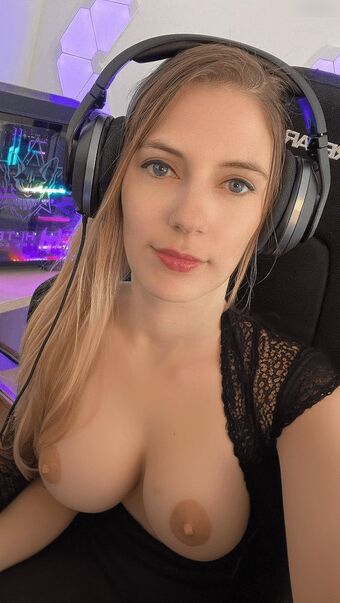 Lory Голи Изтичания OnlyFans Снимки 18