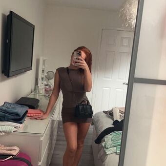 Lucy Fleming Голи Изтичания OnlyFans Снимки 19