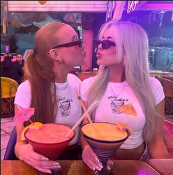 Mackenzie Carson Голи Изтичания OnlyFans Снимки 25