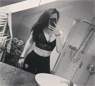 makynaa Голи Изтичания OnlyFans Снимки 1