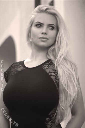 Malin Голи Изтичания OnlyFans Снимки 11