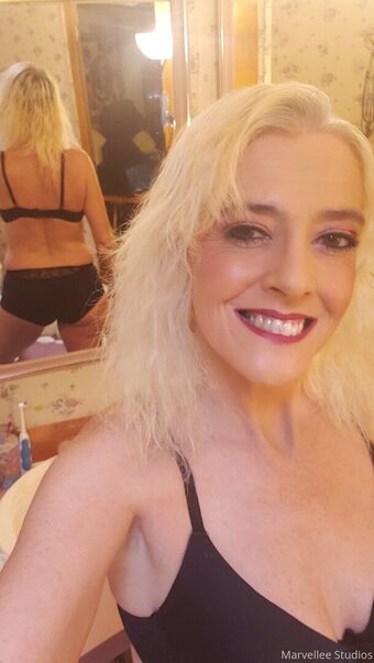 marvellee Голи Изтичания OnlyFans Снимки 2