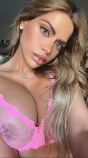 Mehreen Голи Изтичания OnlyFans Снимки 1