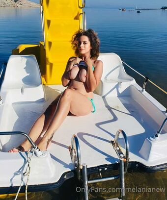 Melania Голи Изтичания OnlyFans Снимки 12