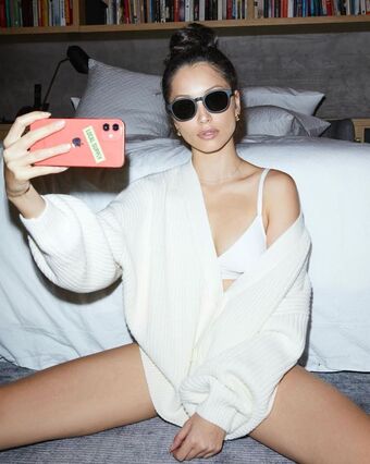 Melanie Jarnson Голи Изтичания OnlyFans Снимки 2