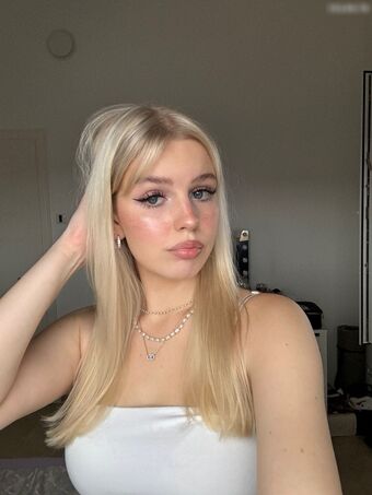 Mia Голи Изтичания OnlyFans Снимки 1