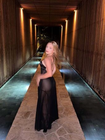 Michelle Andrezza Голи Изтичания OnlyFans Снимки 2