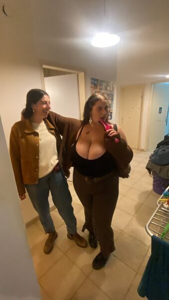 Mikaash Голи Изтичания OnlyFans Снимки 42