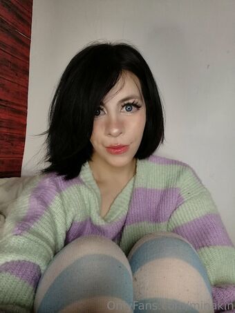 minakin Голи Изтичания OnlyFans Снимки 13