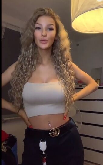 nelldelli Голи Изтичания OnlyFans Снимки 13