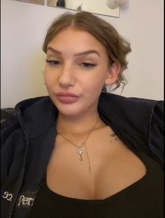 nelldelli Голи Изтичания OnlyFans Снимки 18