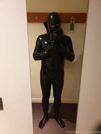 neonlatex Голи Изтичания OnlyFans Снимки 4