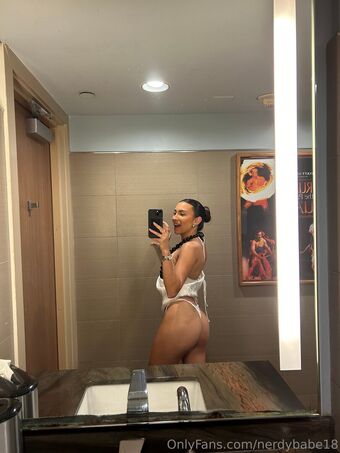 nerdybabe18 Голи Изтичания OnlyFans Снимки 3