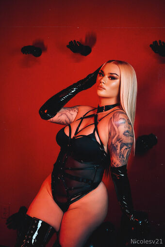 nicolesv21