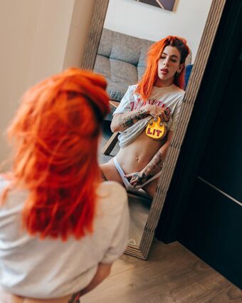 Nikki Olin Голи Изтичания OnlyFans Снимки 5