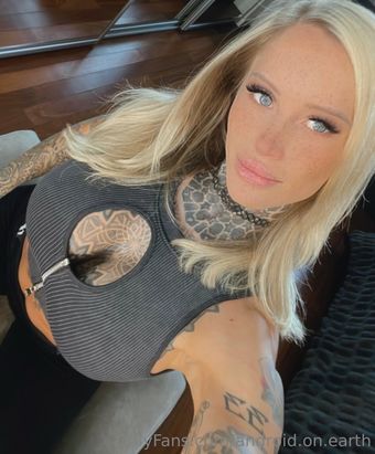 R33 Голи Изтичания OnlyFans Снимки 1