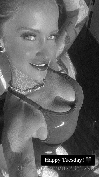 R33 Голи Изтичания OnlyFans Снимки 3