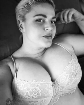Rawlyssa Голи Изтичания OnlyFans Снимки 2