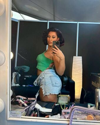 Raye Голи Изтичания OnlyFans Снимки 11
